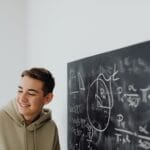 Jak czytelnicy rozwiązują problem zacienienia paneli na dachu z lukarnami